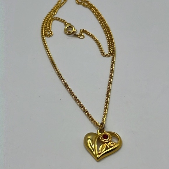 Red Crystal Stone Flower Heart Pendant Necklace 18K Gold Tone 18” Chain ❤️🌸 - Picture 4 of 9